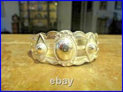 EXTRA FINE! OLD 1940's Navajo Sterling Silver APPLIED SHIELD Bracelet