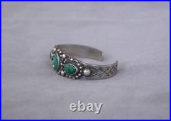 Old Pawn Navajo Sterling Silver Bracelet 3 Turquoise Stones w. Applique 5.75
