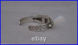 Old Pawn Navajo Sterling Silver Bracelet 3 Turquoise Stones w. Applique 5.75