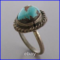 Vintage Beautiful Navajo Sterling Silver Turquoise Ring Size 2.5