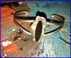 WD Navajo cuff bracelet sterling silver black onyx, leaf berry design